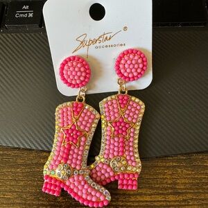 Pink cute boot earrings for you fun girls. Aren’t they so adorable?